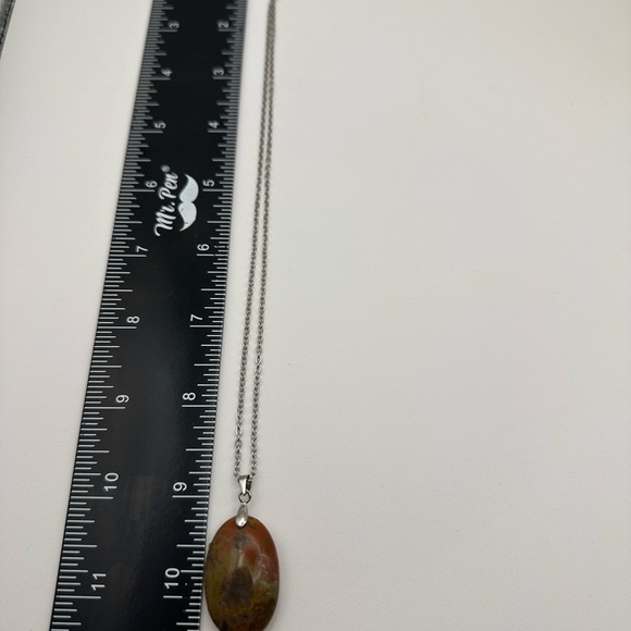 Warring State Agate Pendant on 18” Stainless Steel Box Chain - Picture 4 of 8